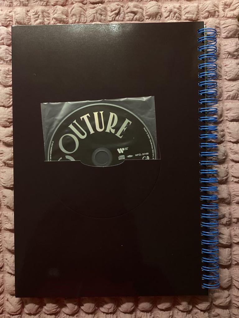 [USED] MISAMO First Deluxe Edition haute couture with 12 trading cards