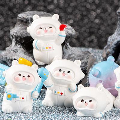 Creative Cartoon Space Bear Miniature Figurine Cute Astronaut Handmade Resin Doll Small Ornaments Home Decorations Gifts
