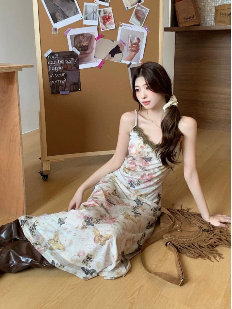 Spring and summer new seaside vacation A-shaped skirt long dress lace splicing butterfly beautiful suspender dress children