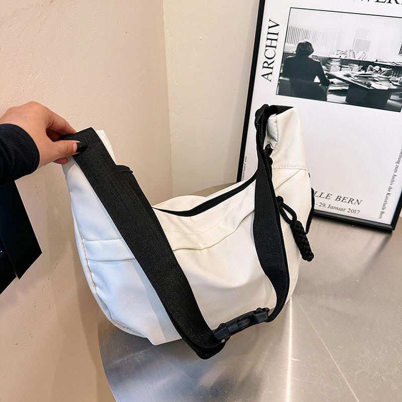 

2024 зимняя новая нейлоновая сумка-тоут женская корейская версия модная повседневная сумка через плечо легкая женская сумка белый