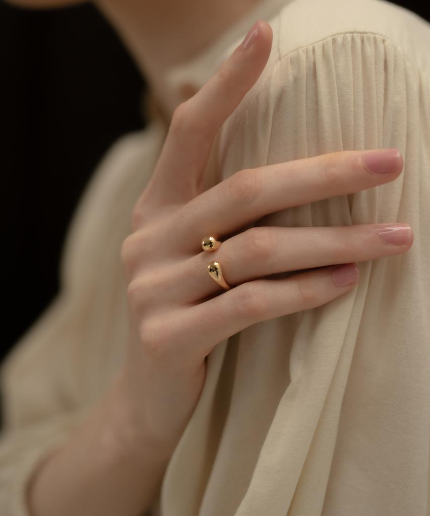 Novice Tokyo Volume Hug Ring / Gold