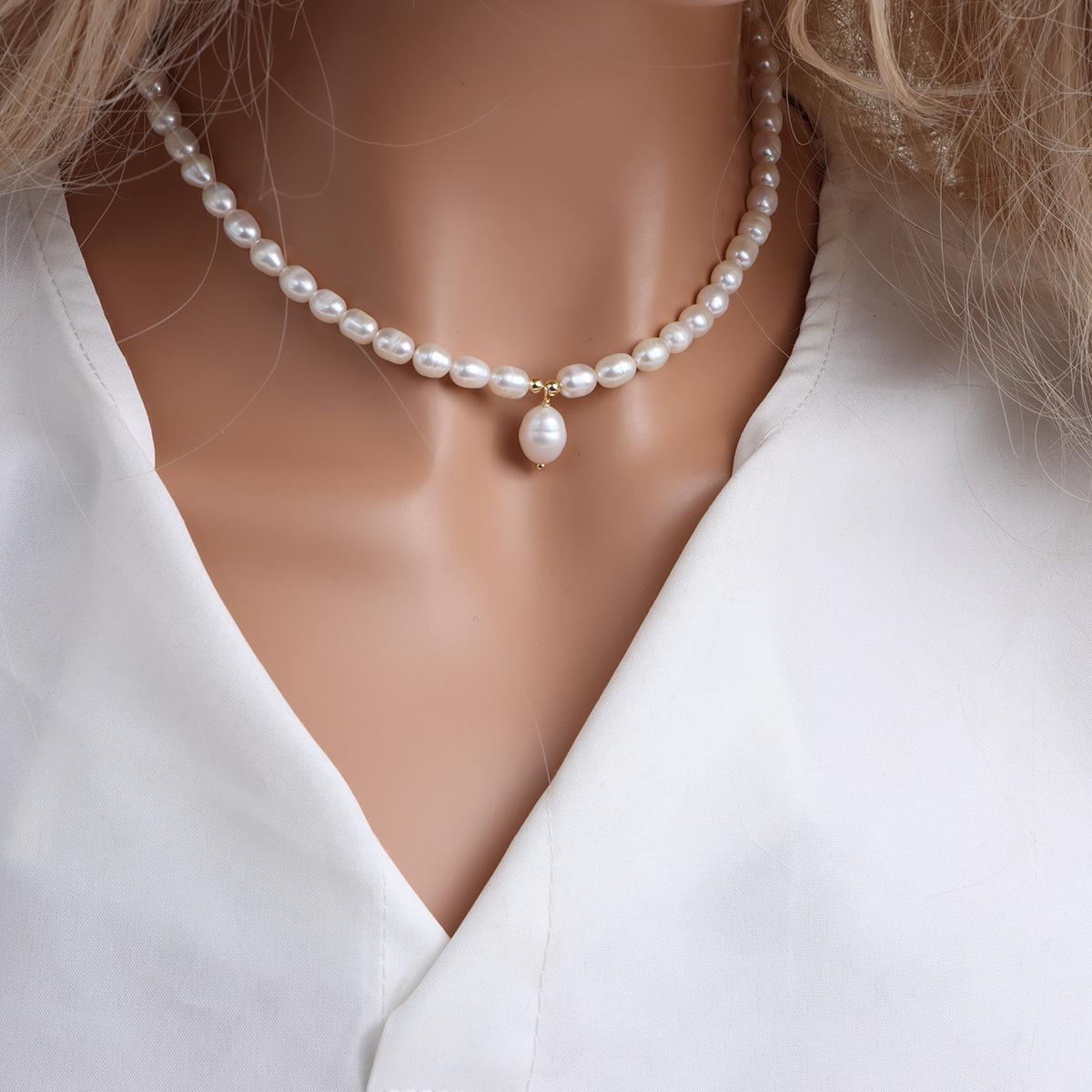 

Court Rice Grain Freshwater Pearl Necklace Simple Temperament Design Clavicle Chain High-end Versatile Necklace