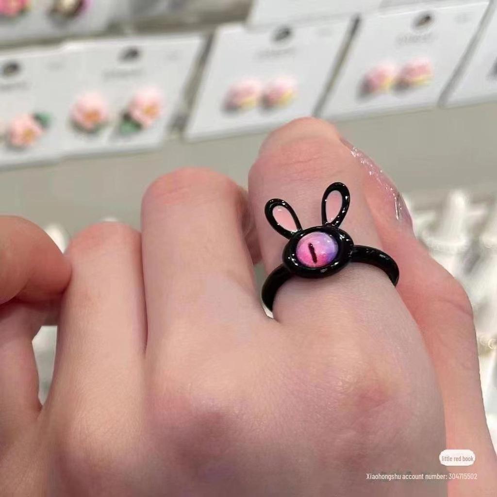 "Funny Black Cat Cartoon Ring - Big Eyes, Cute Gift for Girlfriends & Couples"