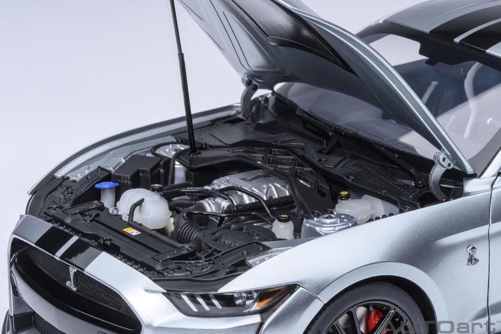 AUTOart Scale Ford Mustang Shelby GT500 with Black Finished Product 73096 1/18 (Silver Stripes)