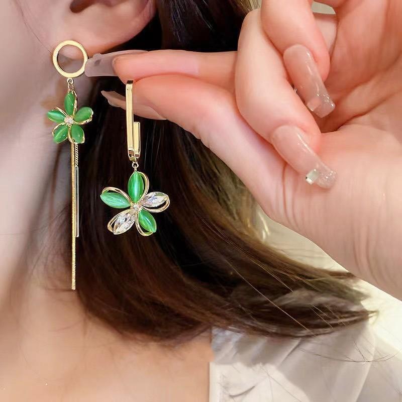 Summer Green Flower Fashionable and Elegant Earrings Temperament Versatile Sweet Stud Earrings Atmospheric Fresh Earrings