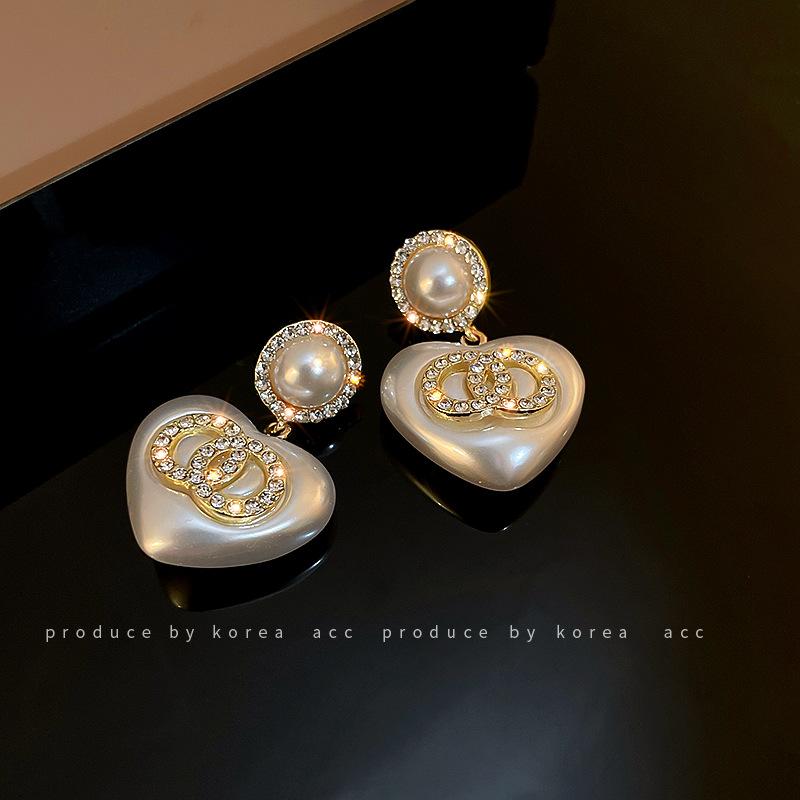 Diamantbesetzte künstliche Perle Doppelkreis Liebesohrringe Französische Retro-Steckohrringe Exquisite Ohrringe Damen