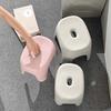 Sgabelli da bagno Sgabelli per scarpe Sgabello di plastica per uso domestico Sgabelli piccoli impilabili ispessiti Sgabello da pesca Sgabello basso per bambini