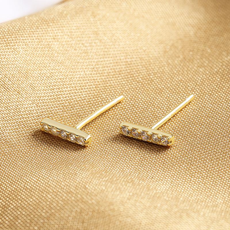 Temperament Stud Earrings Have Exquisite Personality, Female Stud Earrings Are Very Simple, One-Word Earrings, Cold Wind