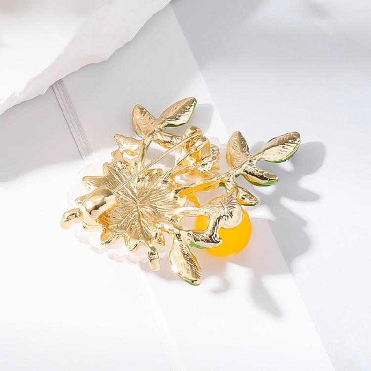Practical Sturdy Alloy Brooch Decoration with Pearls and Daisies Special Gifts for Mothers Wives or Friend Daily Use