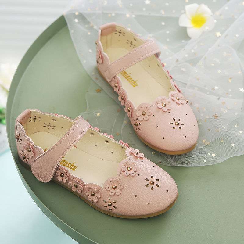 New spring girls hollow flower princess shoes soft sole baby shoes Korean version small leather shoes single shoes dance shoes