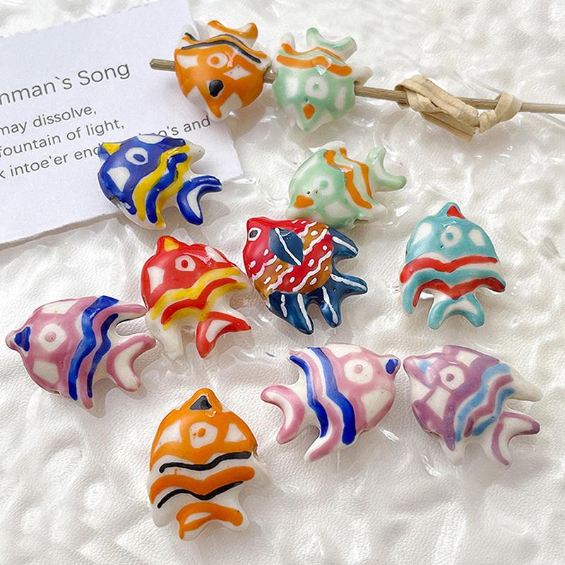 2 stücke Retro Bunte Hand-gemalt Tiefe-meer Fisch Keramik Tropische Fische Perlen Diy Schmuck Perlen Armband Halskette Zubehör