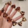 Neue Leoparden-Acryl-Herzform Perlen-Choker-Halskette für Damen Trendiger Retro-Harz-Schlüsselbein-Kragen Valentinstags-Schmuckgeschenk