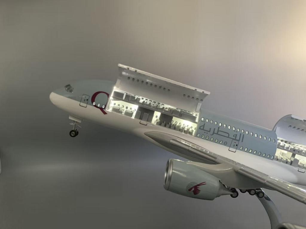Qatar A380 Double-Door Model with Lights & Wheels - Realistic Static Aviation Ornament