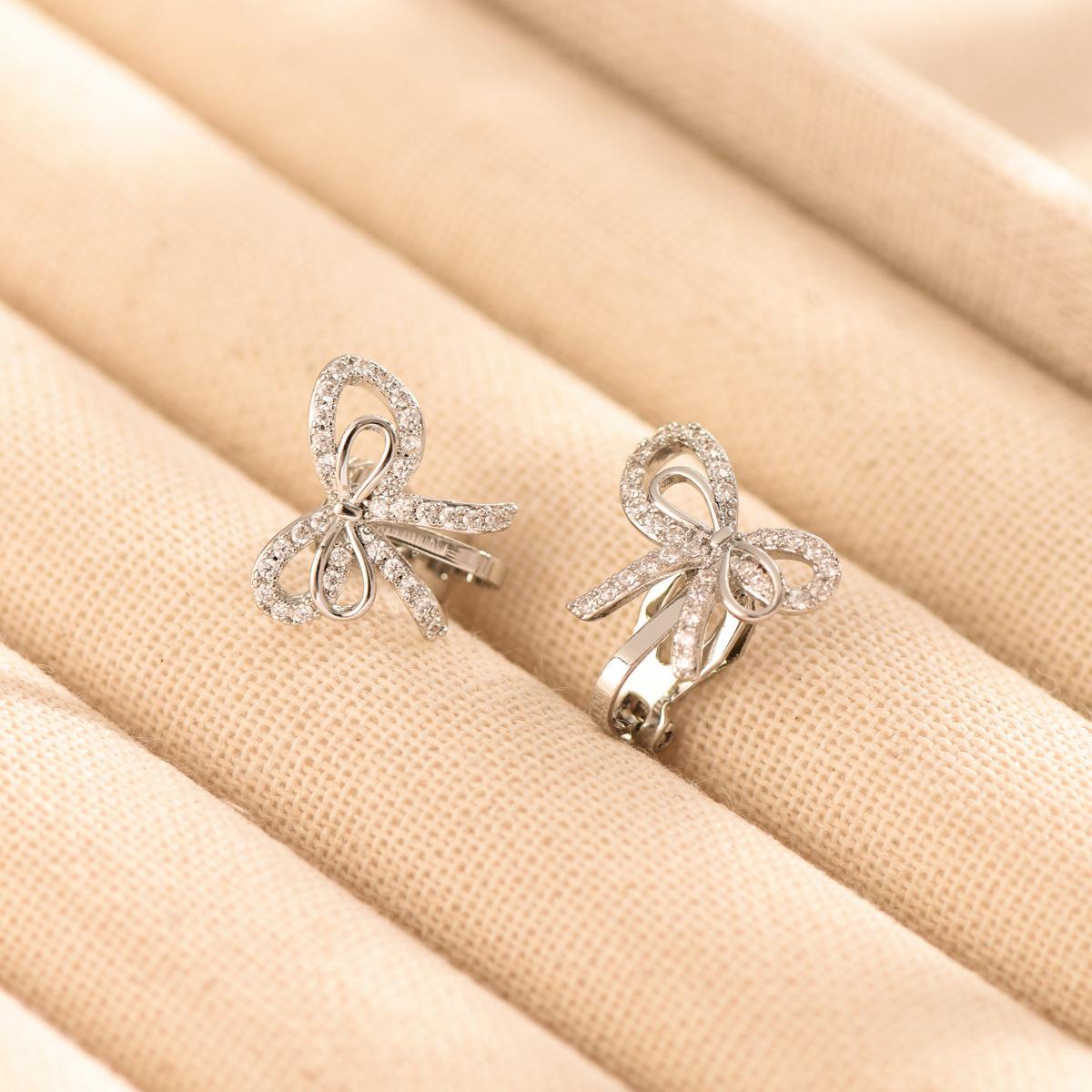 

Sweet Bow Zircon Ear Clips Niche Design High End Light Luxury Fashionable Earrings For Women Elegant And Trendy Jewelry серебряный