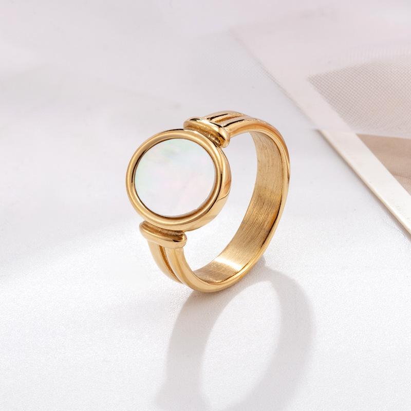 French Retro White Fritillary Oval Ring Titanium Steel Electroplated 18 Gold Hepburn Style Index Finger Ring Women's Niche Light Luxury Jewelry