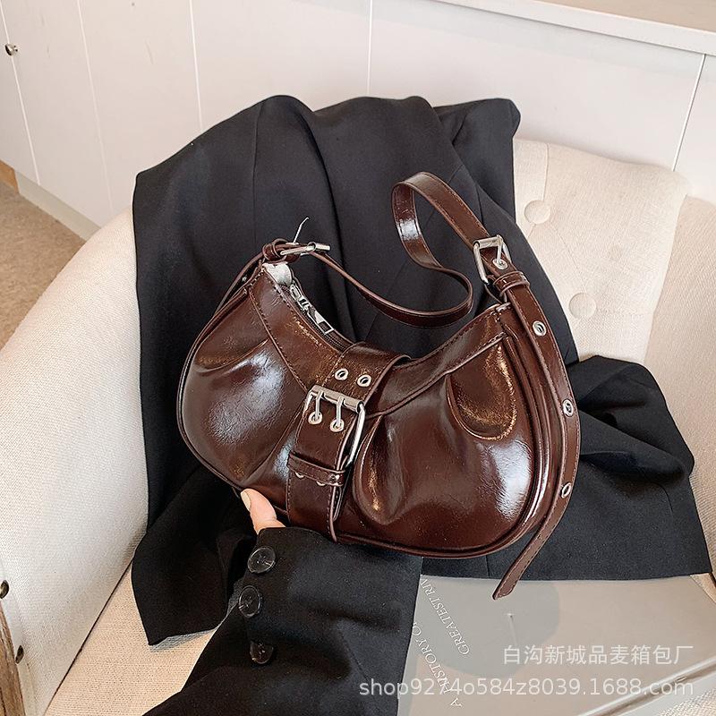 

Classic retro red pleated bag women s 2025 new Spice Girl style belt buckle trendy single shoulder underarm single shoulder messenger bag