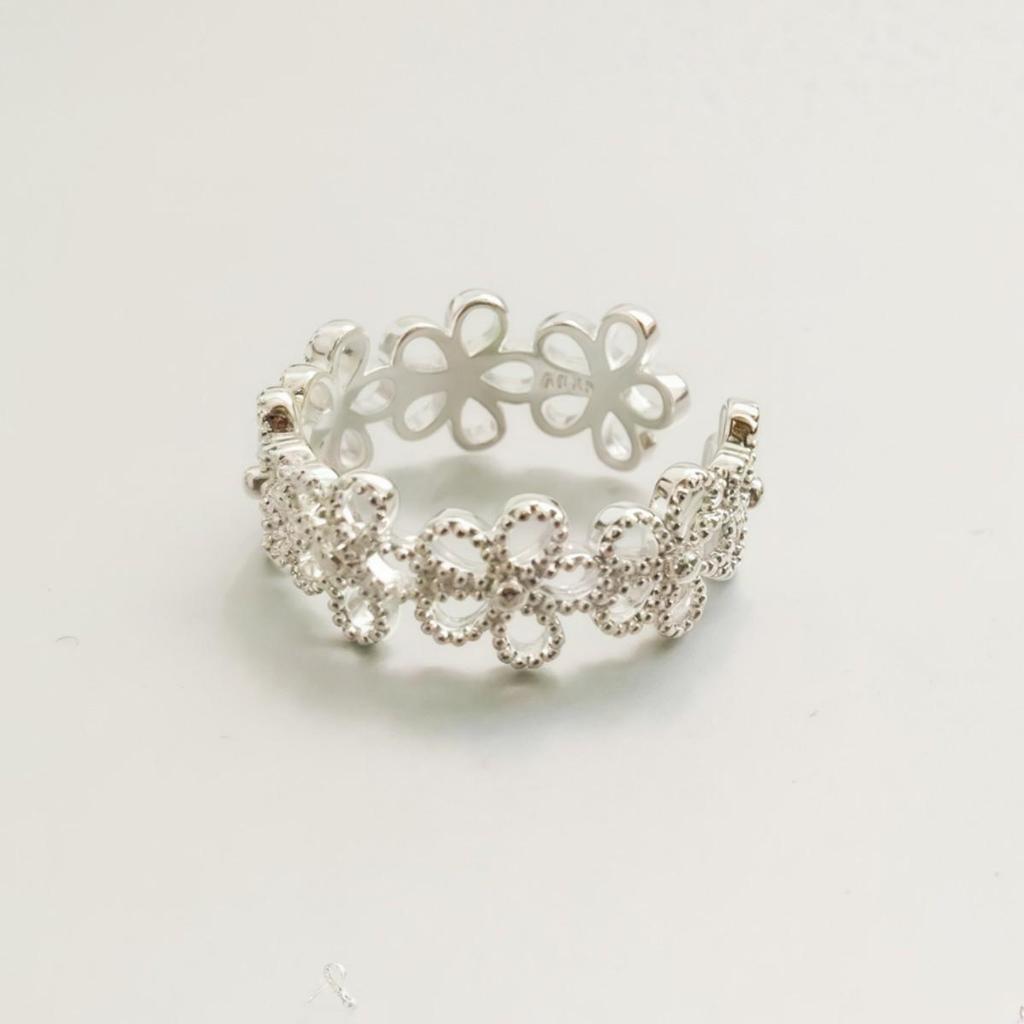 Korean Style Hollow Flower Adjustable Ring - Simple, Versatile, and Elegant Fashion Accessory
