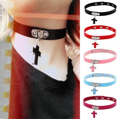 Collana a Collare con Ciondolo a Croce in Pelle PU Gotica Europea e Americana