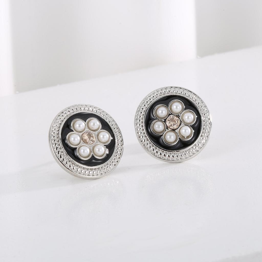 Retro Perlenohrclips ohne Ohrlöcher, High-End Nischenohrringe, Herbst- und Winterohrringe, vielseitig einsetzbare Ohrstecker, modisch