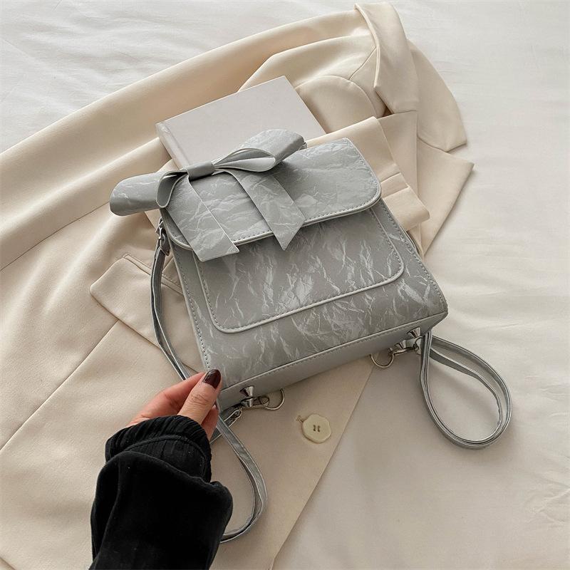 

Простий і стильний рюкзак сумка літо 2024 новий тренд модний рюкзак ретро повсякденна сумка через плече дорожня сумка срібний