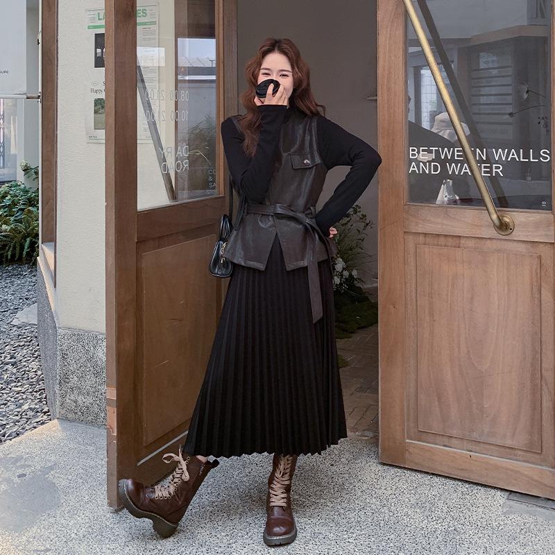 

Hepburn Style Sweet Pleated Dress & PU Leather Vest Set - Autumn 2025 Trend Small