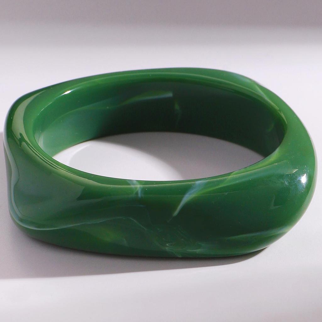 Transparent European & American Retro Resin Irregular Polygon Bracelet - Bold and Unique Hand Jewelry