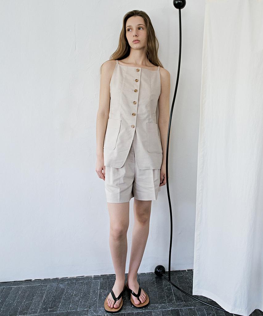 Leumeme Sable Two Tuck Shorts Beige