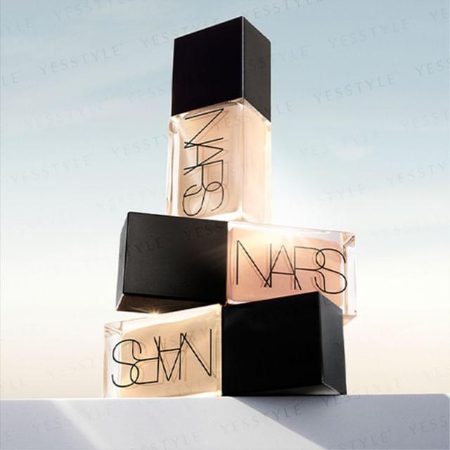 NARS - Тональная основа с эффектом сияния 04337 KAILASH