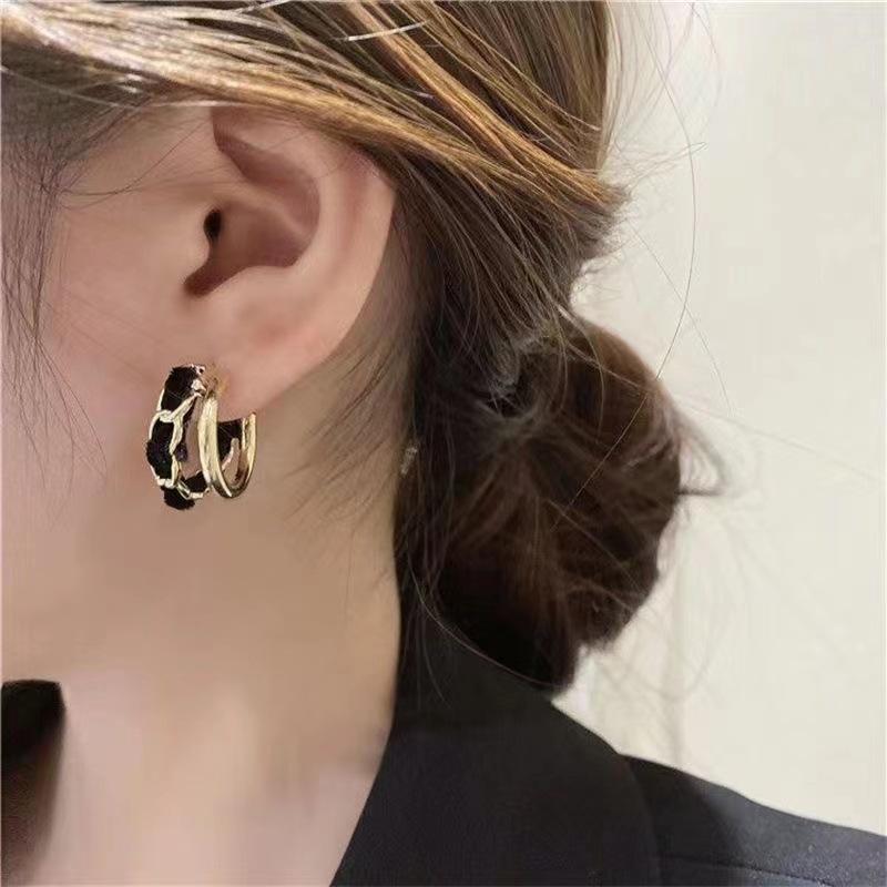 Korean black velvet earrings new trendy unique circle earrings high-end earrings women's autumn and winter circles