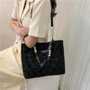2025 New Spring and Summer Large Capacity Casual Shoulder Bag Pearl Chain Large Bag Trend Simple Foreign Textured Women's Bag