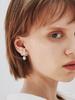 Elyona Une Fluer Gold Pearl Flower Earrings