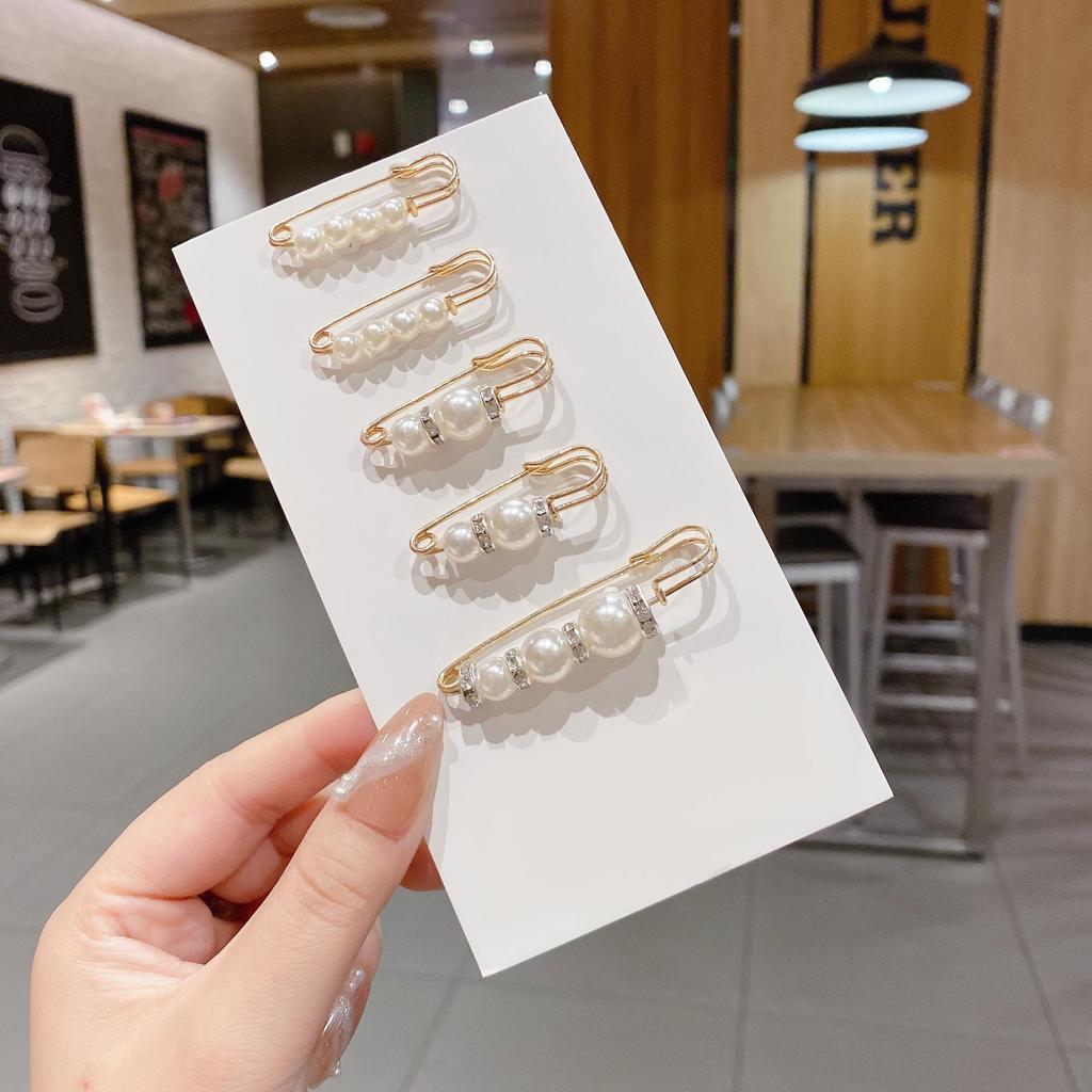 Women's Waist-Tightening Elastic Brooch Pin - Anti-Exposure Buckle for Clothes and Skirts
