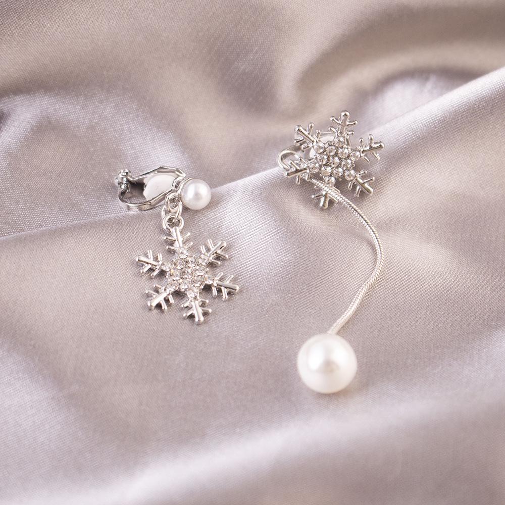 Elegant Clip-On Triangle Earrings for Non-Pierced Ears - Versatile, Light Luxury for Everyday Wear.