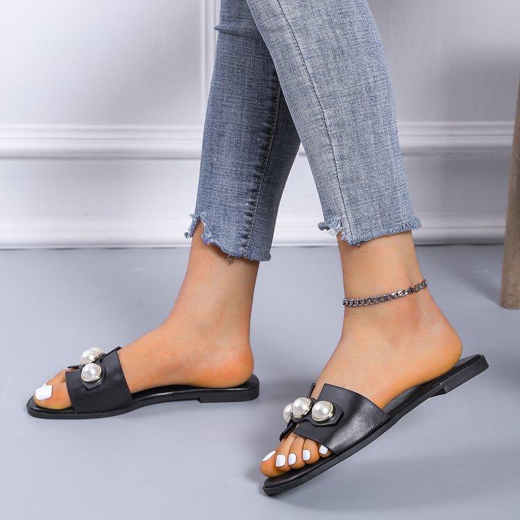 2025 Foreign Trade New Pearl Flat-bottomed Slippers Women's Lightweight Low-heeled Outer Wear Beach Cool Slippers Wish Source