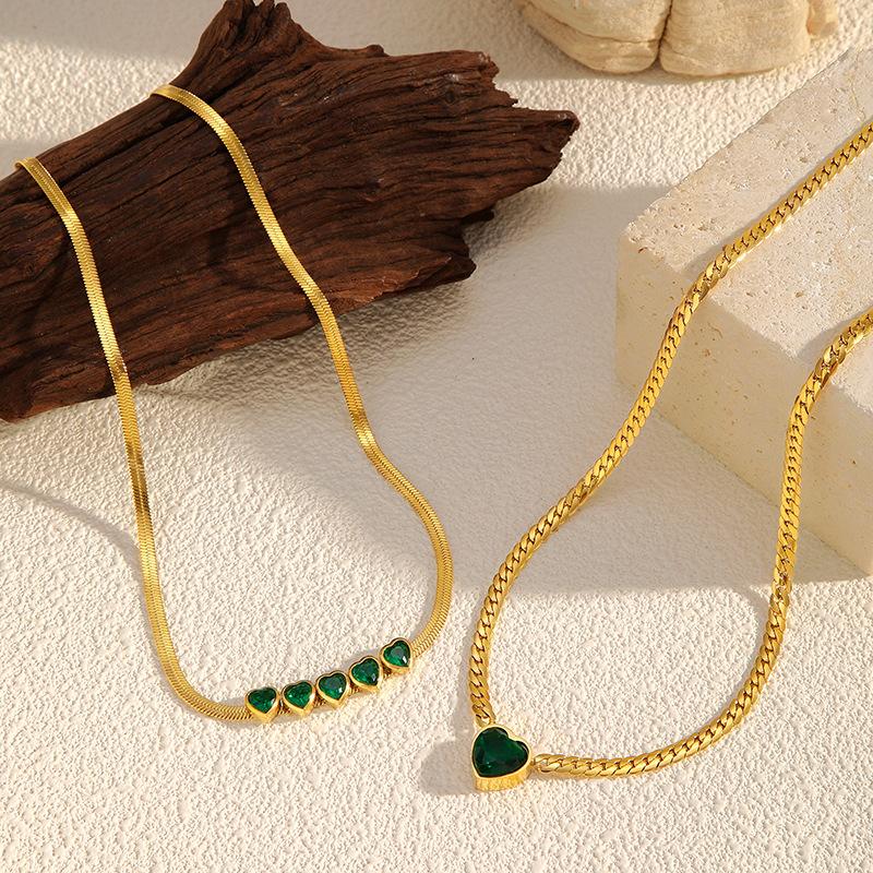 Chalcedony heart-shaped titanium steel necklace women's light luxury high-end jewelry stainless steel electroplated 18K gold collarbone chain
