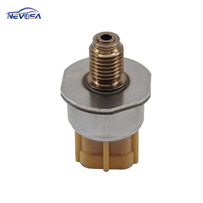 Der Sensor 45PP3-3 ist kompatibel mit Nissan Pathfinder und Navara zur Messung von Kraftstoff- und Öldruck.