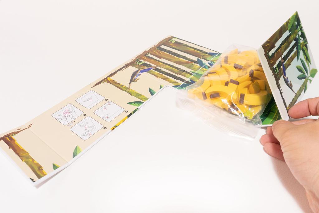 JELLYJELLYGAMES Tasso Banana one more A with exciting consecutive For Stack, stack, stack... turn! balance-based mini-game turns. 2-6 players.