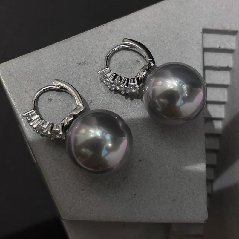 Shi Jia Light Milk White Pearl Earrings: S925 Silver Studs for Women - High-End, Versatile, Niche Design