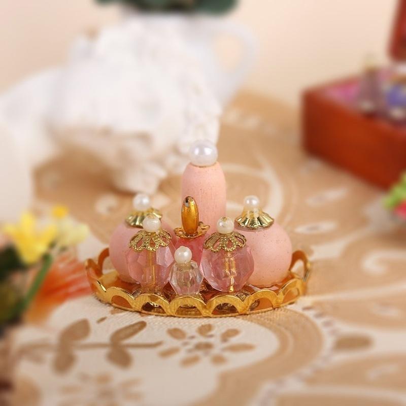 Νέο 1/12 Dollhouse Miniature Bathroom Furniture Pink Σετ αρωμάτων με δίσκο