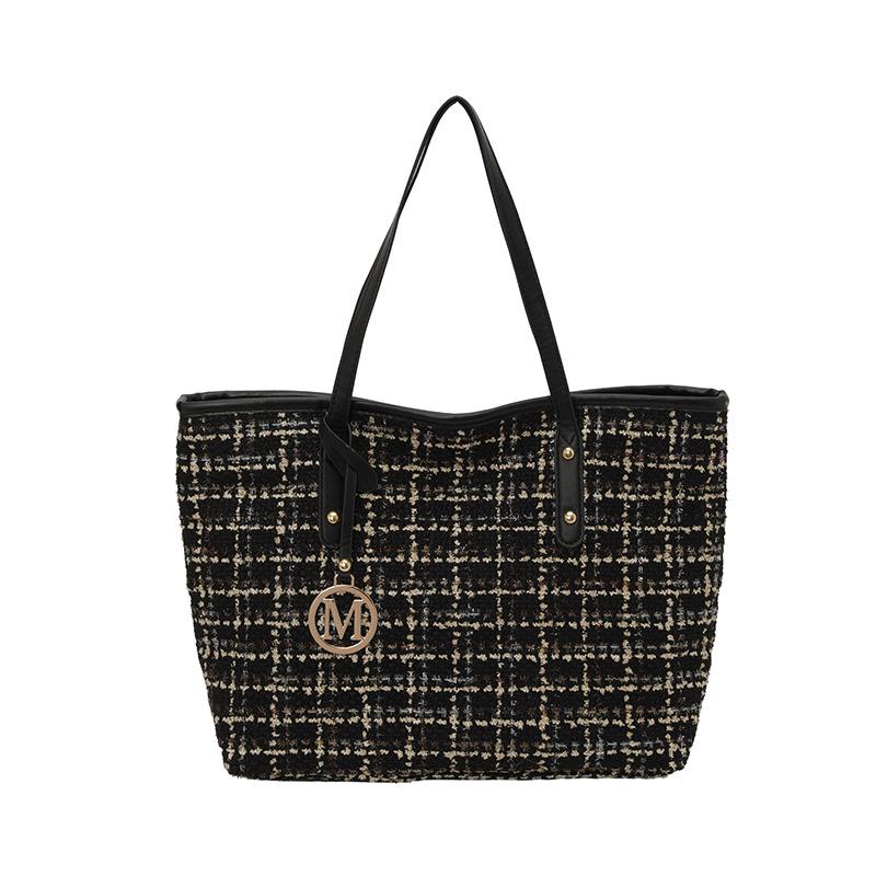 Tote Bag - Fashionable and Versatile Business Shoulder Bag for Ladies, with A Sophisticated Design and Suitable for Carrying.