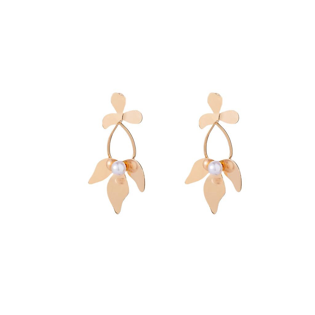Simple Metal Wind Stud Earrings, Atmospheric Exaggerated Design, Light Luxury Earrings, Pearl Flowers, High-End Earrings.