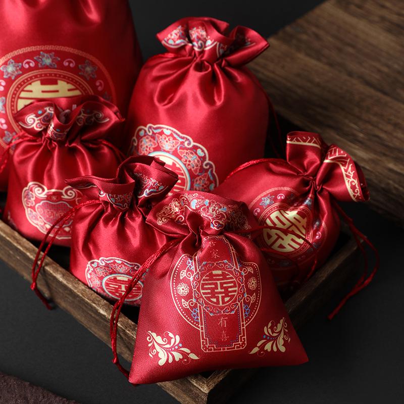 Elegant Wedding Celebration Candy Bags with Sunflower Seeds & Peanuts, No Folding Needed, High-End Drawstring Design, Handheld Cloth Bags.