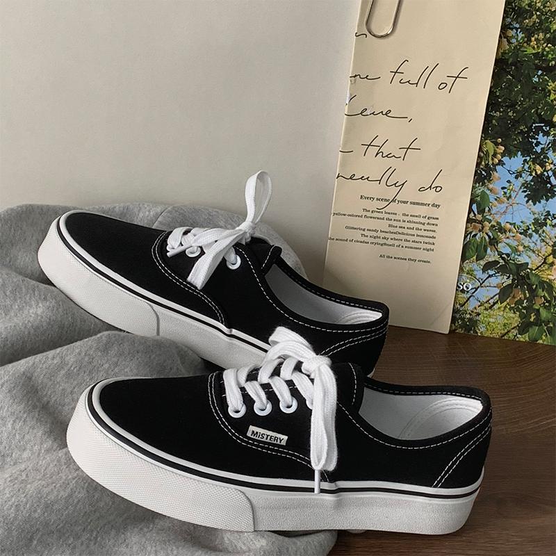 Fashion Women Sneakers 2025 New Spring Autumn Brand Luxury Vulcanize Shoes Casual Footwear Zapatillas Mujer Light Flat Breathable Shoes