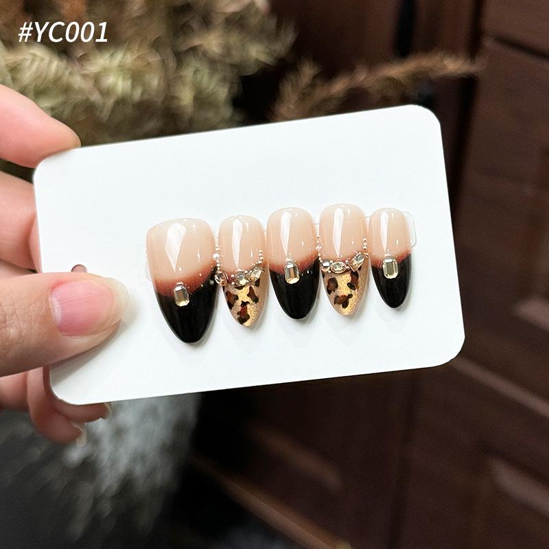 

Chunshan Caramel Leopard Crushed Diamond Handmade Press-on Nails Medium M