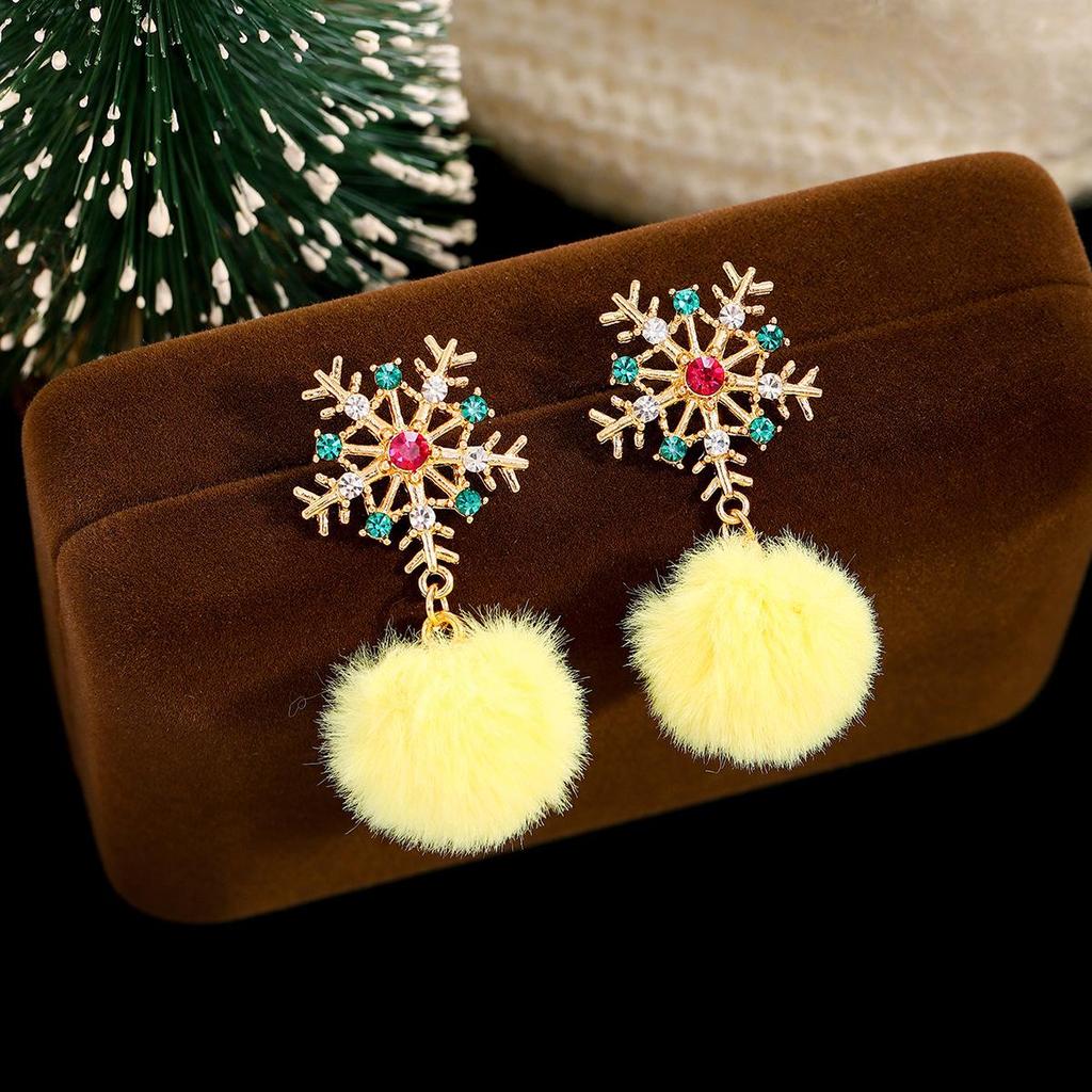 Festliche Schneeflocken-Ohrringe mit eingelegten Diamanten & Pompon-Anhänger
