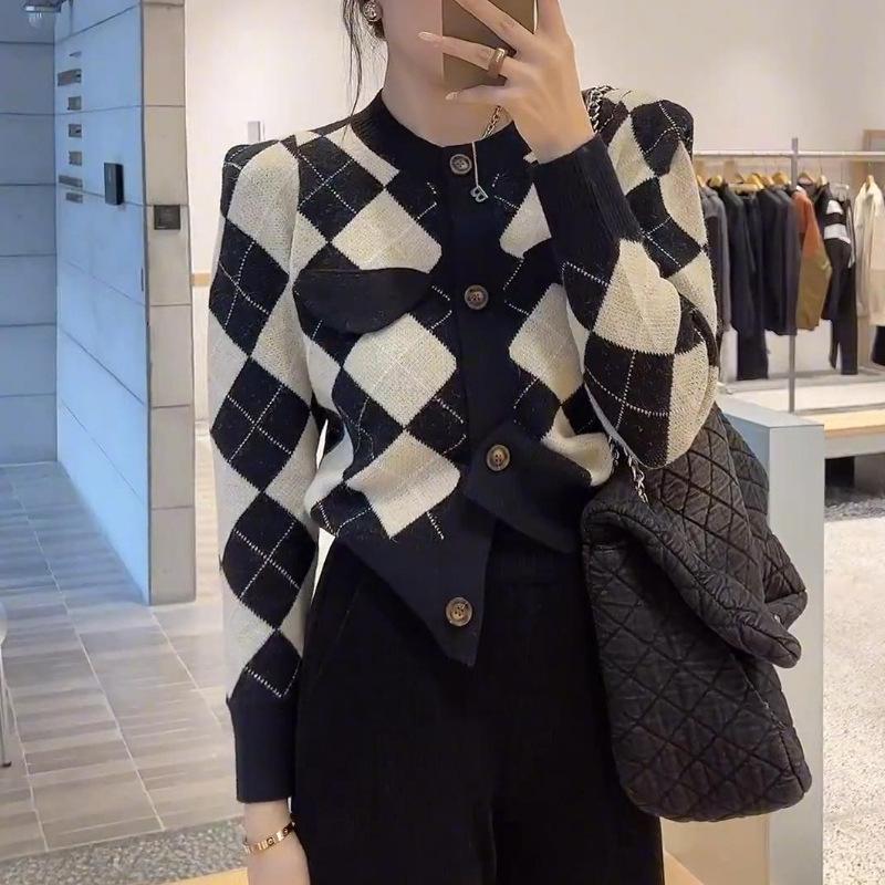 

Ромбовидный свободный и тонкий свитер-жакет женский осенне-зимний новый ретро-модный вязаный кардиган топ трендовый one size fits all чёрный