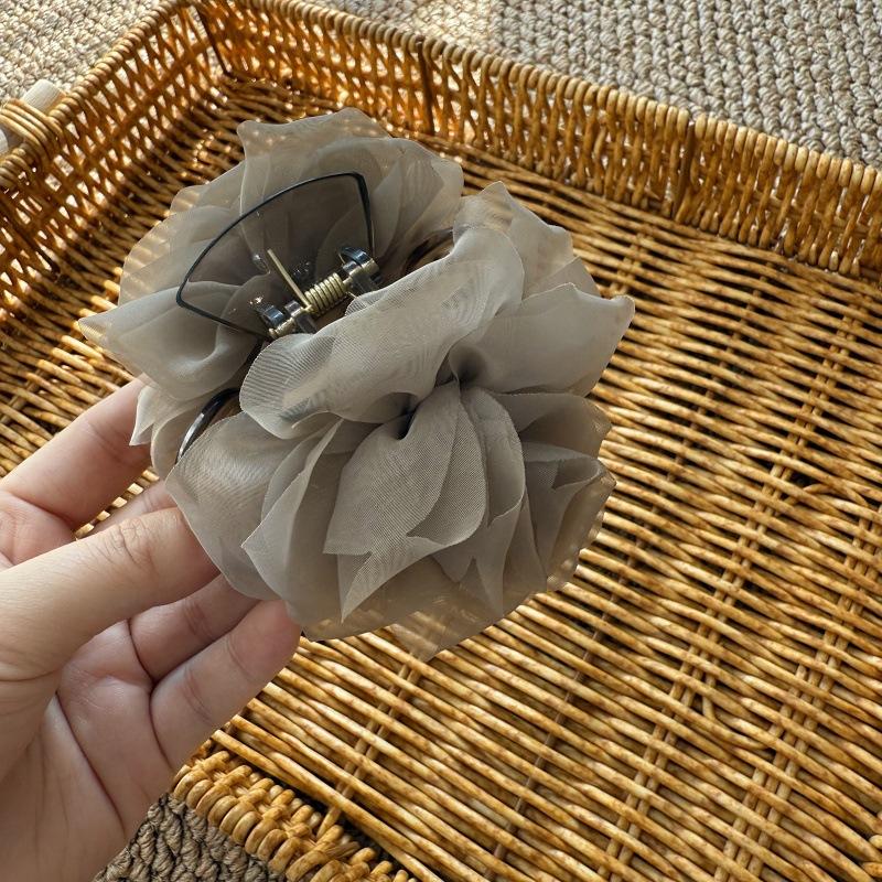 Elegant and gentle rose floral mesh double-sided hair clip with a high-end, fashionable hair accessory for women