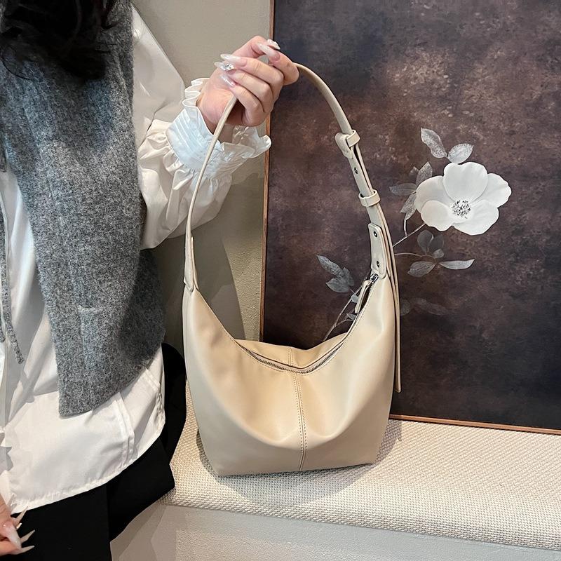 One shoulder oblique span bag women's new model is popular now, dumpling bag women's bag crossbody