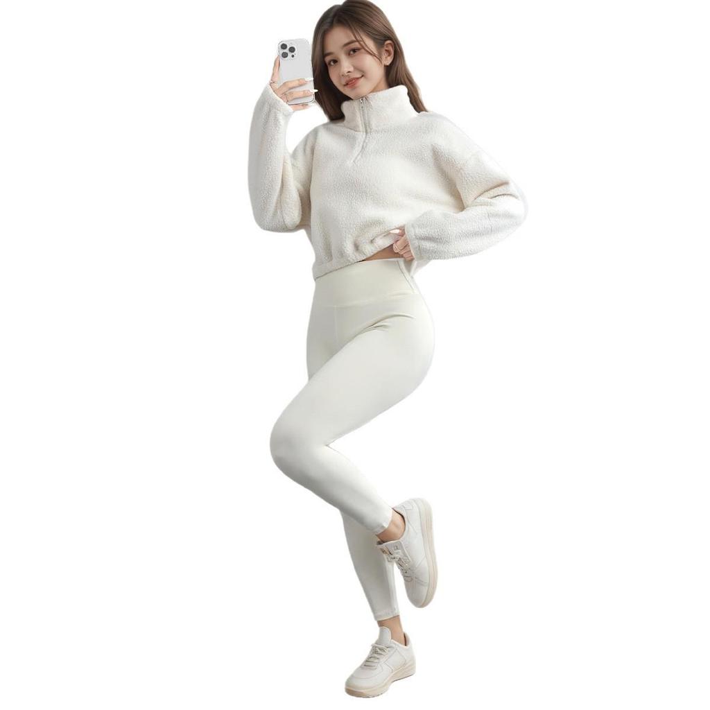 Women's Slim-Fit Breathable Yoga Suit: Quick-Dry Three-Piece Set with Bra for Outdoor Fitness.