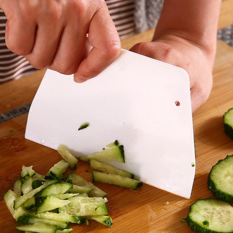 Plastic Flour Scrapers Scraper Baking Tools Dough Knife Cutters Flour Scraper Intestine Flour Scraper 2 Colors to Choose